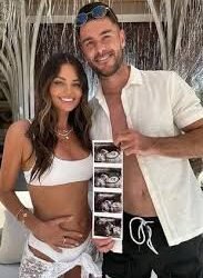 kendall love island twitter video