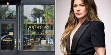 kelly clarkson art of play video